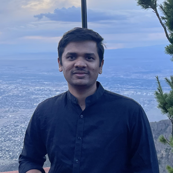 Headshot of Sebastian Thomas