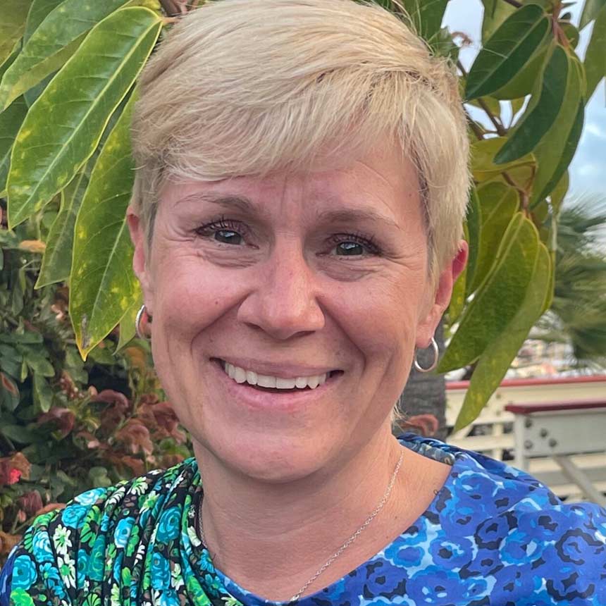 Headshot of Jenny Van Amburgh 